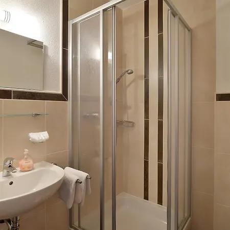 Hoedner Hotel apartamentowy 3*